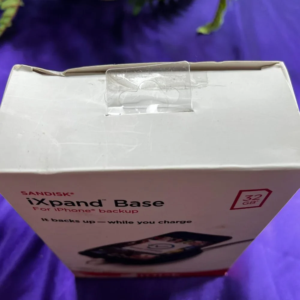 📌SanDisk Expand Base 32gb Charge Automatic Phone Backup Base for iPhone